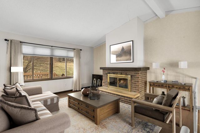 6913 Edenvale Boulevard, Eden Prairie, MN 55346