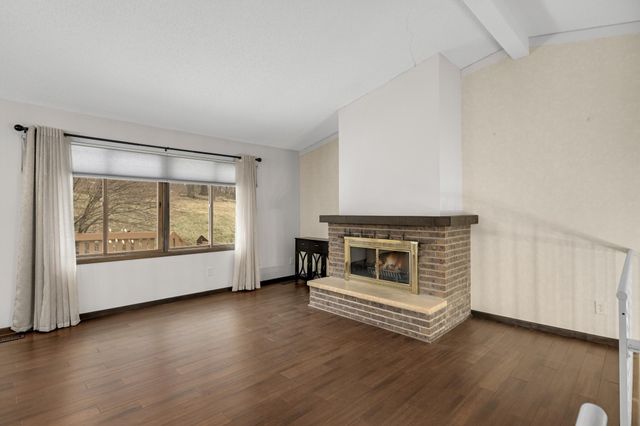 6913 Edenvale Boulevard, Eden Prairie, MN 55346