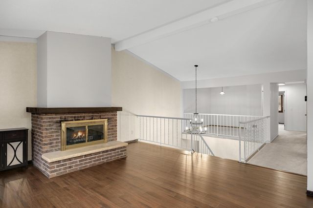 6913 Edenvale Boulevard, Eden Prairie, MN 55346