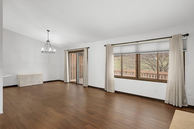 6913 Edenvale Boulevard, Eden Prairie, MN 55346