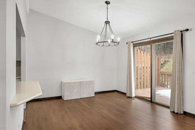 6913 Edenvale Boulevard, Eden Prairie, MN 55346