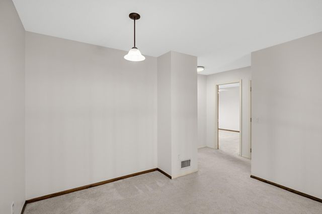 6913 Edenvale Boulevard, Eden Prairie, MN 55346