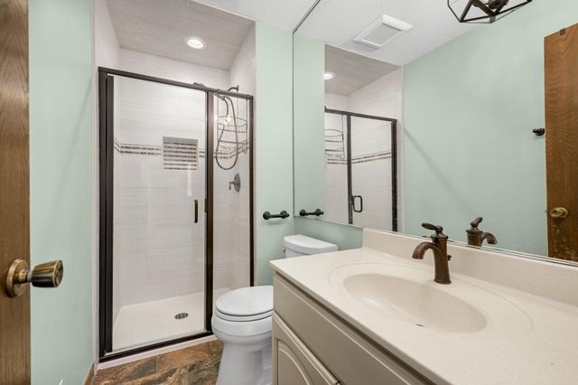 6913 Edenvale Boulevard, Eden Prairie, MN 55346