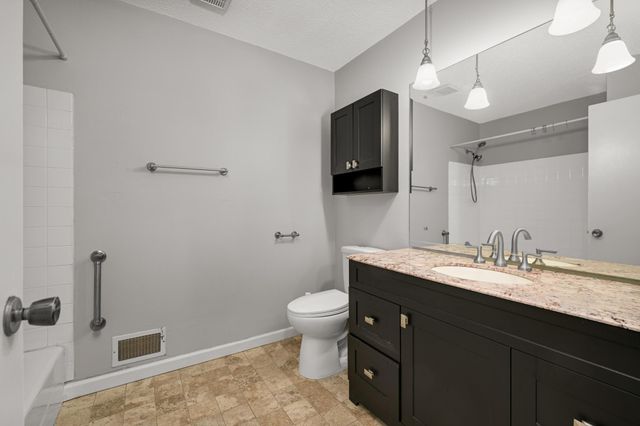 6913 Edenvale Boulevard, Eden Prairie, MN 55346