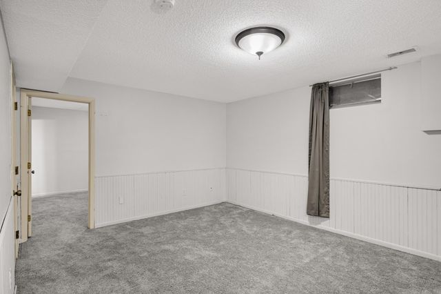 6913 Edenvale Boulevard, Eden Prairie, MN 55346