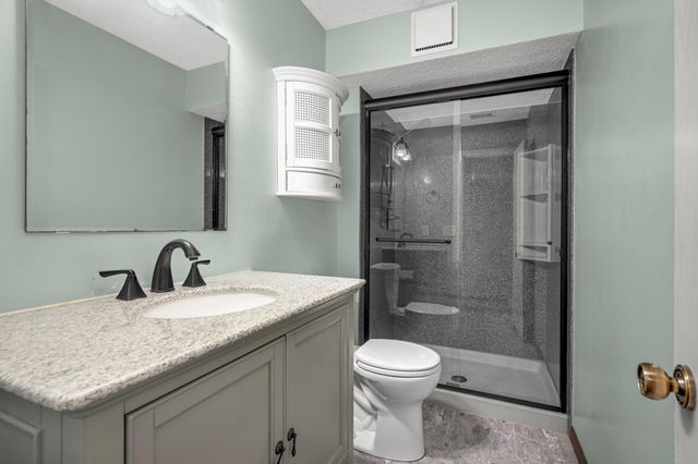 6913 Edenvale Boulevard, Eden Prairie, MN 55346