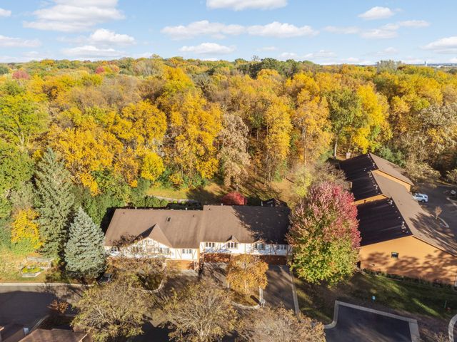 6913 Edenvale Boulevard, Eden Prairie, MN 55346