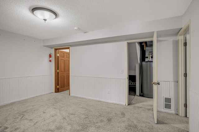 6913 Edenvale Boulevard, Eden Prairie, MN 55346