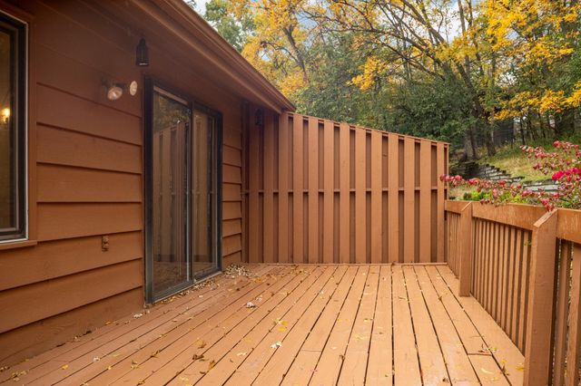 6913 Edenvale Boulevard, Eden Prairie, MN 55346