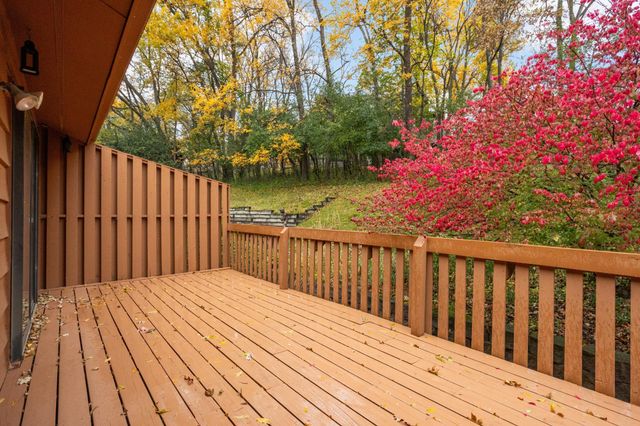 6913 Edenvale Boulevard, Eden Prairie, MN 55346