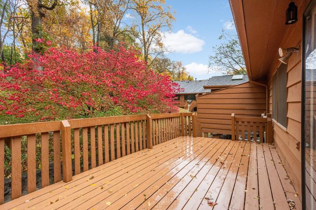 6913 Edenvale Boulevard, Eden Prairie, MN 55346