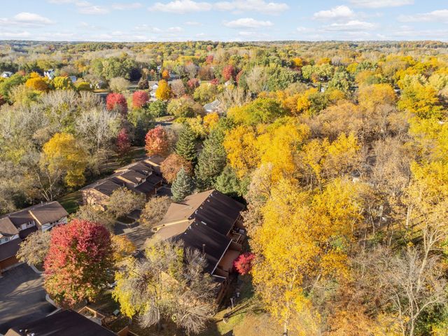 6913 Edenvale Boulevard, Eden Prairie, MN 55346