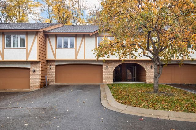 6913 Edenvale Boulevard, Eden Prairie, MN 55346