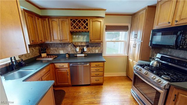 2330 Wyandotte Avenue, Cuyahoga Falls, OH 44223