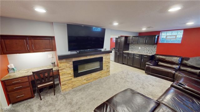 2330 Wyandotte Avenue, Cuyahoga Falls, OH 44223