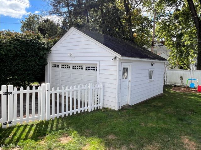 2330 Wyandotte Avenue, Cuyahoga Falls, OH 44223