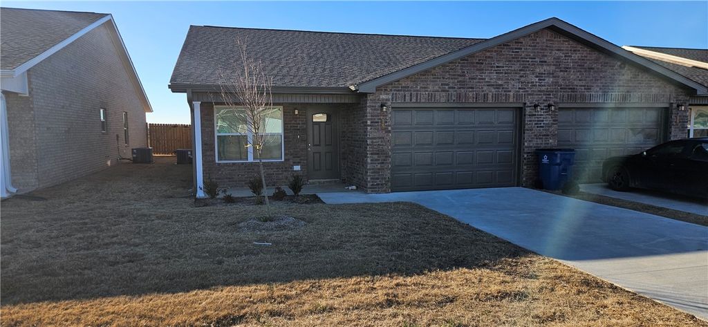 525 68th Avenue, Highfill, AR 72712