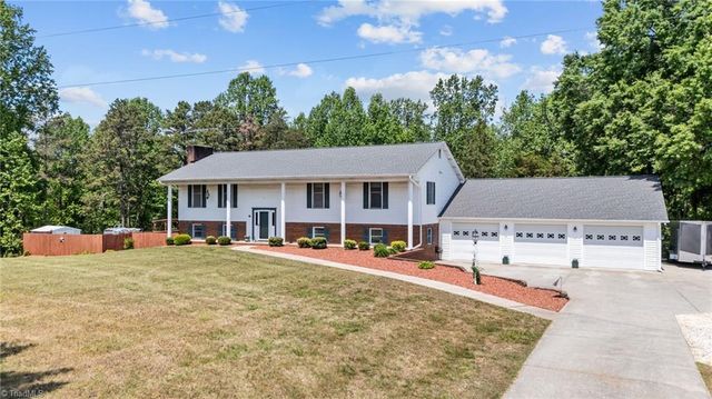 786 Central Road, Clemmons, NC 27012