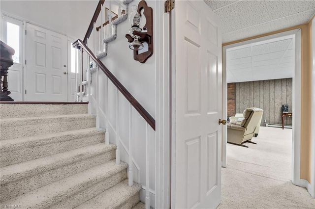 786 Central Road, Clemmons, NC 27012