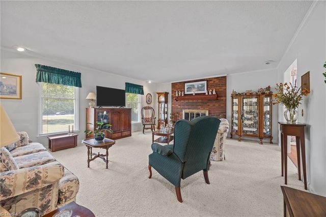 786 Central Road, Clemmons, NC 27012