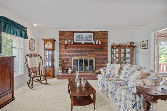 786 Central Road, Clemmons, NC 27012