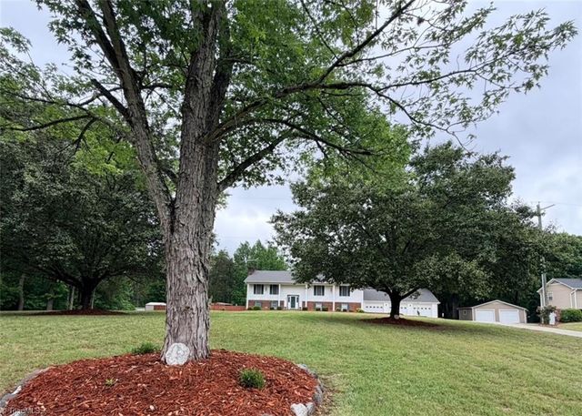 786 Central Road, Clemmons, NC 27012