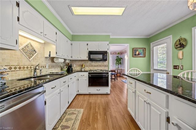 786 Central Road, Clemmons, NC 27012