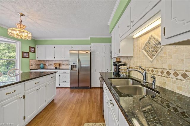 786 Central Road, Clemmons, NC 27012