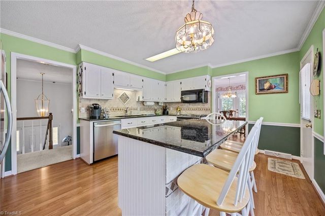 786 Central Road, Clemmons, NC 27012