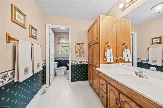 786 Central Road, Clemmons, NC 27012