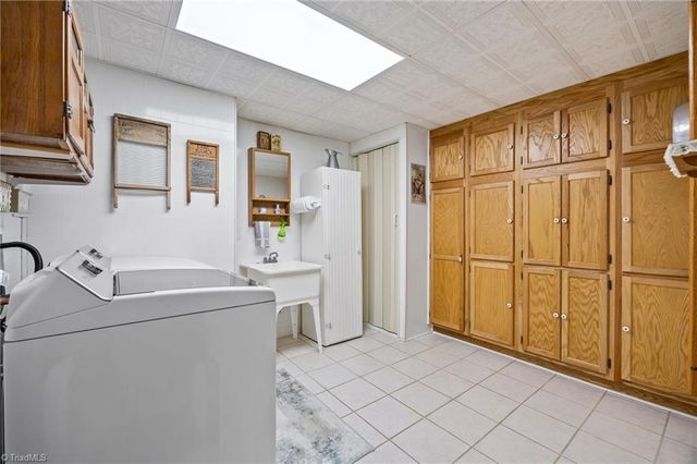 786 Central Road, Clemmons, NC 27012