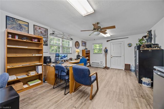 786 Central Road, Clemmons, NC 27012