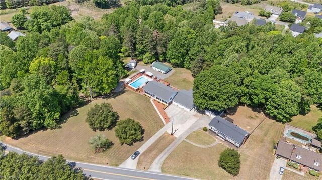 786 Central Road, Clemmons, NC 27012