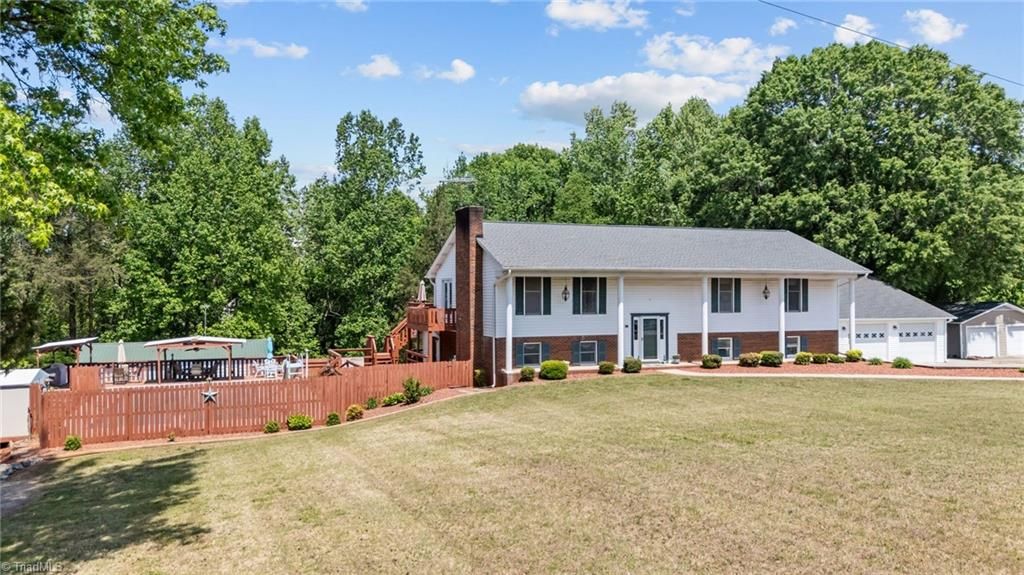 786 Central Road, Clemmons, NC 27012