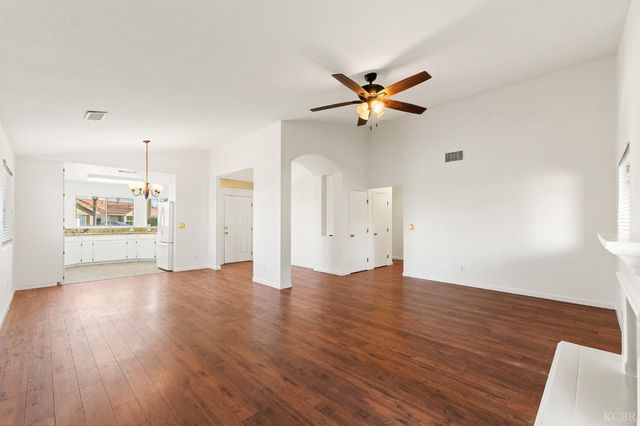 2440 Ashwood Court, Hanford, CA 93230