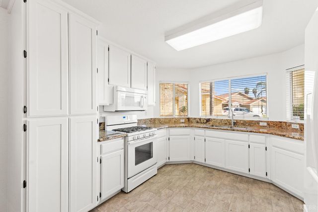 2440 Ashwood Court, Hanford, CA 93230