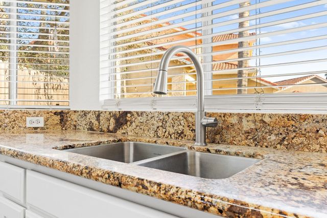 2440 Ashwood Court, Hanford, CA 93230