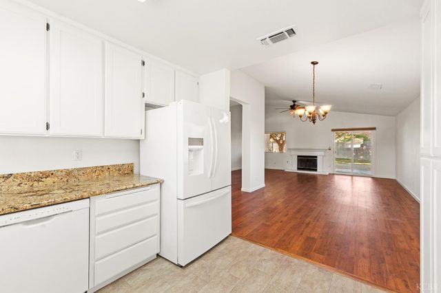 2440 Ashwood Court, Hanford, CA 93230