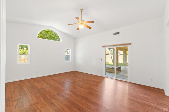 2440 Ashwood Court, Hanford, CA 93230