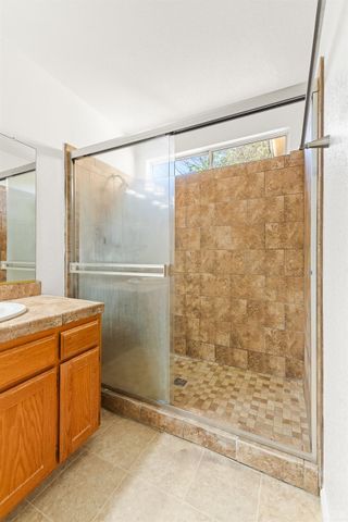 2440 Ashwood Court, Hanford, CA 93230