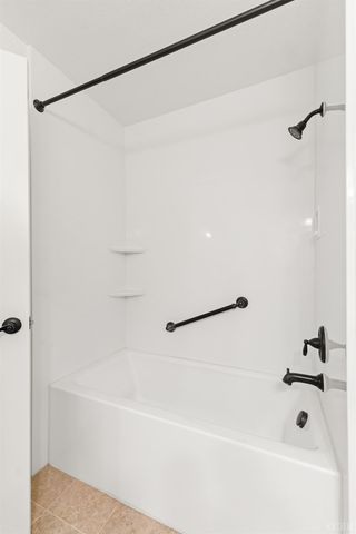 2440 Ashwood Court, Hanford, CA 93230