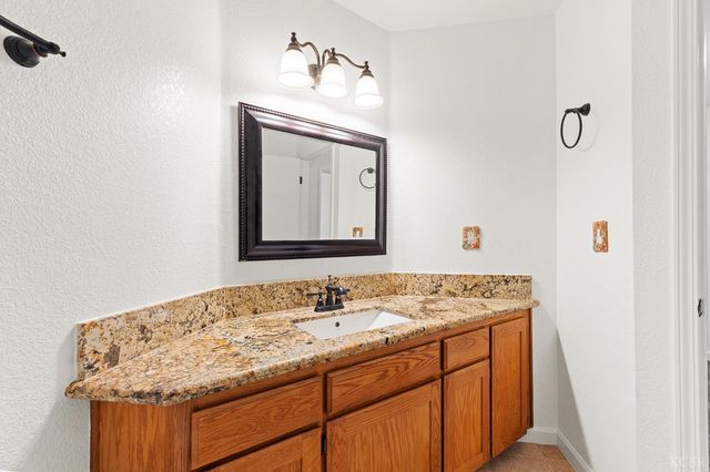 2440 Ashwood Court, Hanford, CA 93230