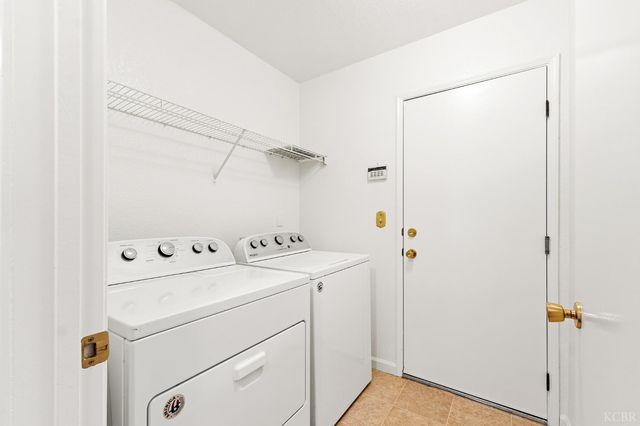 2440 Ashwood Court, Hanford, CA 93230