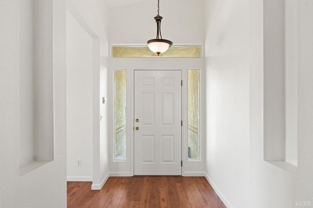 2440 Ashwood Court, Hanford, CA 93230