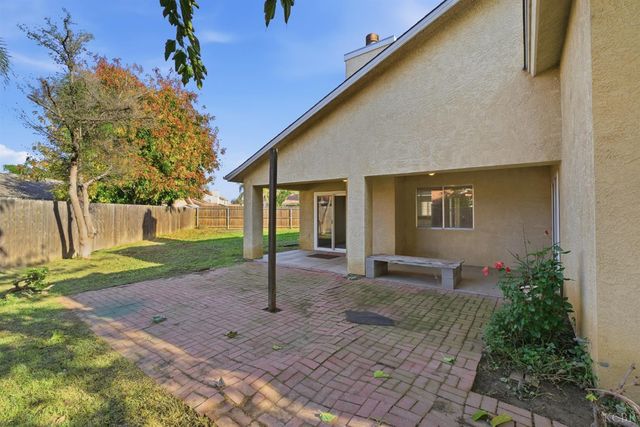 2440 Ashwood Court, Hanford, CA 93230