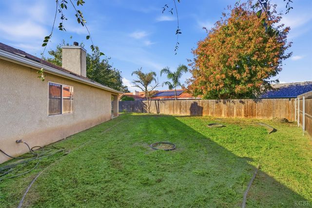 2440 Ashwood Court, Hanford, CA 93230