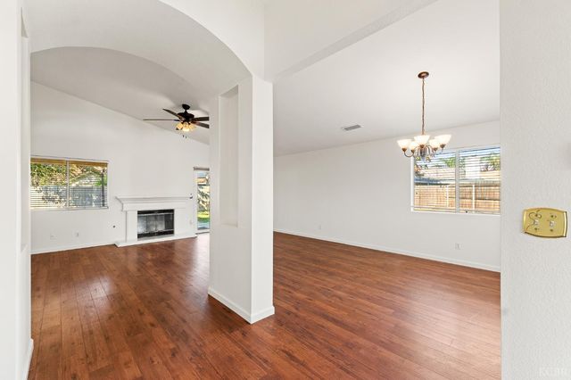 2440 Ashwood Court, Hanford, CA 93230