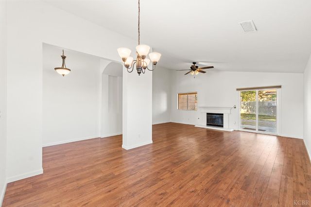 2440 Ashwood Court, Hanford, CA 93230