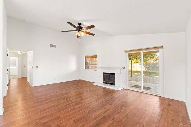 2440 Ashwood Court, Hanford, CA 93230