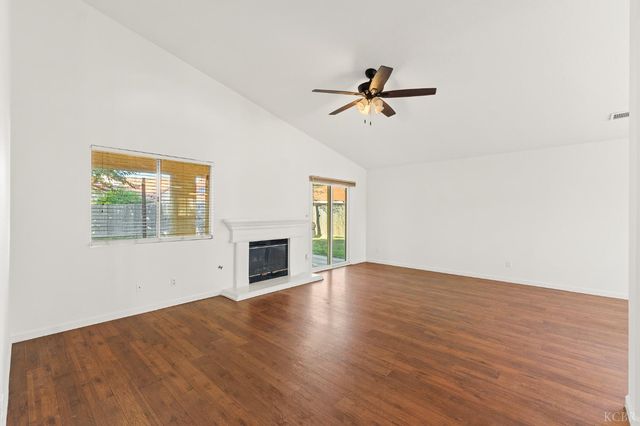 2440 Ashwood Court, Hanford, CA 93230